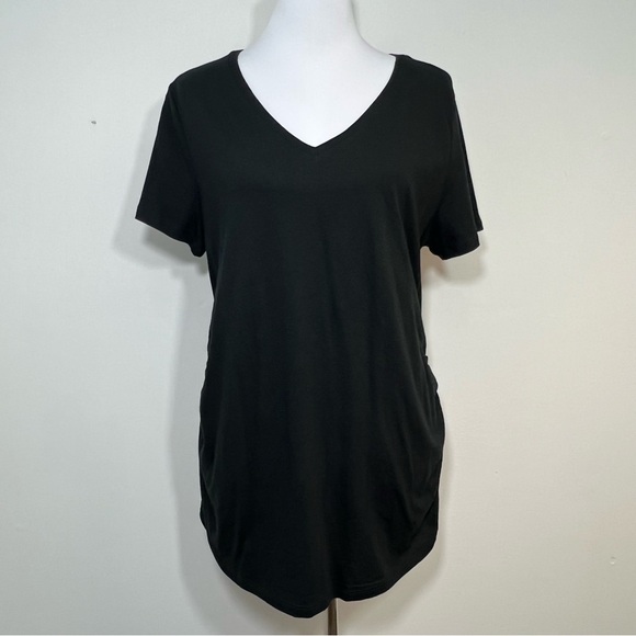 •new• INGRID & ISABEL Maternity V-Neck Tshirt - Picture 3 of 8